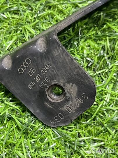 Кронштейн крепление передний правый Audi A4 B8 2.0