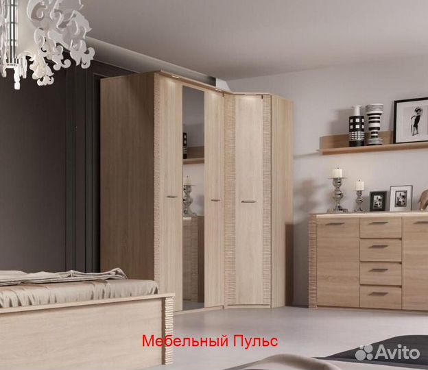 Шкаф трехдверный 