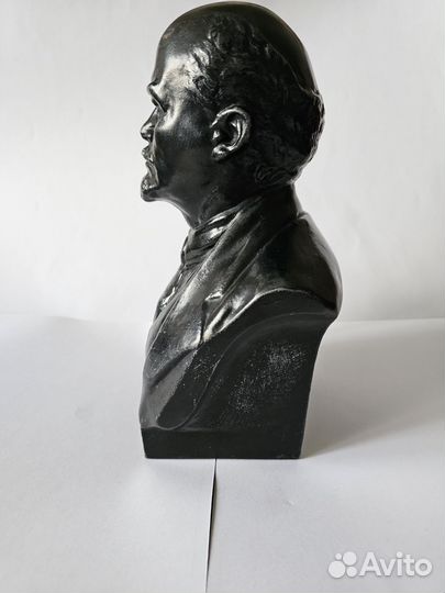Бюст В. И. Ленин