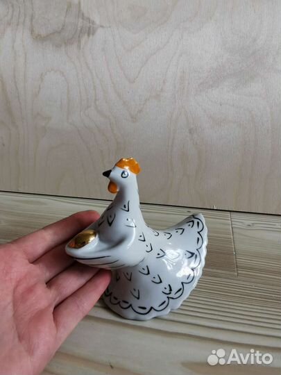 Курочка с яйцом вербилки