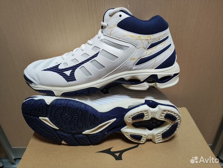 Mizuno wave momentum 2Mid,размер US10.5(285мм)