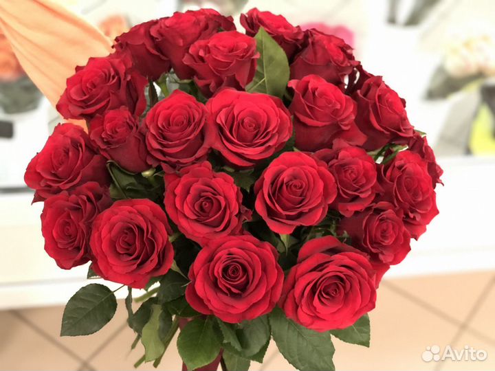 Тюльпан Розы, хризантема кустовая, ирисы, гербера