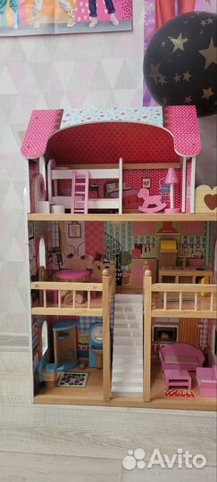 Кукольный домик с мебелью