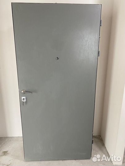 Дверь входная металлическая новая