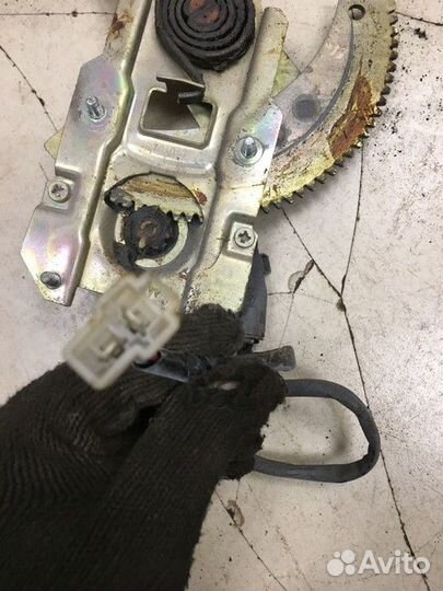 Стеклоподъемник электрический задний правый