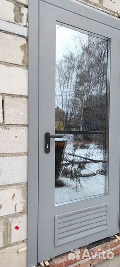 Входная противопожарная металлическая дверь