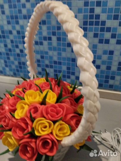 Корзинка-светильник с розами