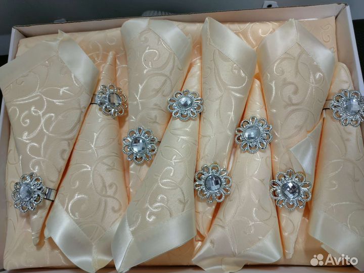 Скатерть праздничная с салфетками