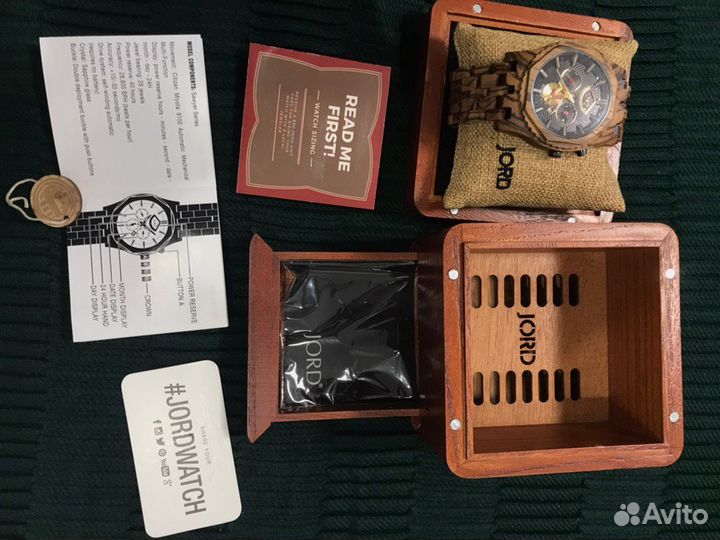 Часы из дерева jord