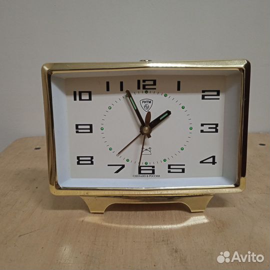 Настольные часы механические ритм