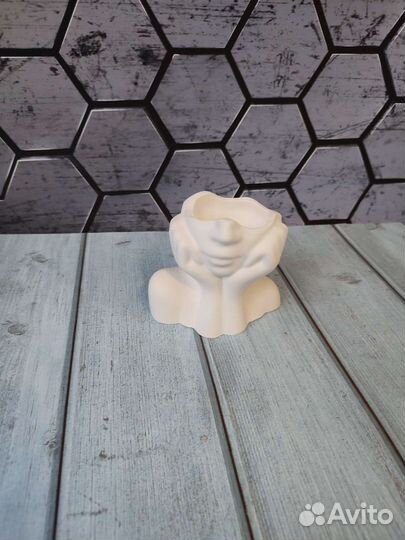 Ваза Мечтательница кашпо из гипса