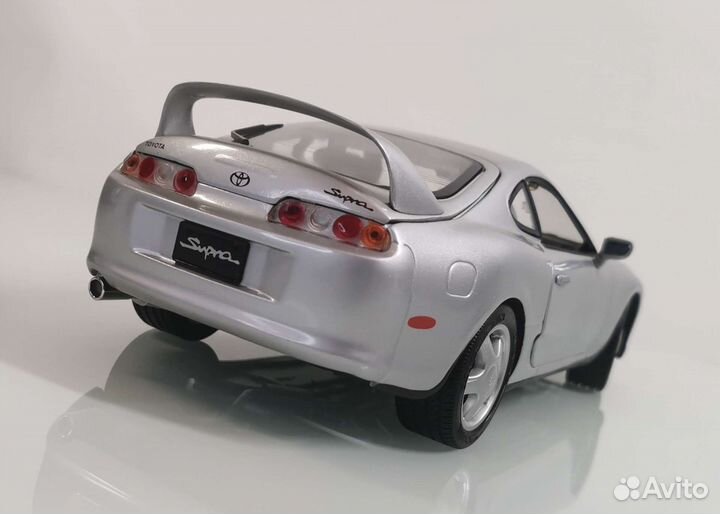 Масштабная модель Toyota Supra 1994 Kyosho 1/18