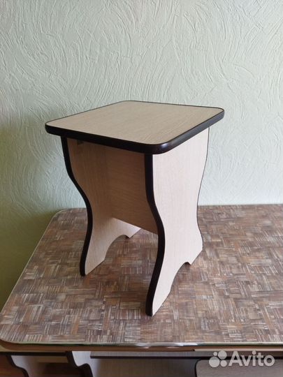 Стол обеденный с табуретками