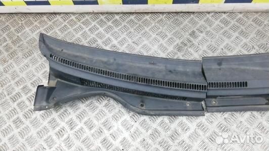 Накладка декоративная (жабо, дождевик) toyota coro