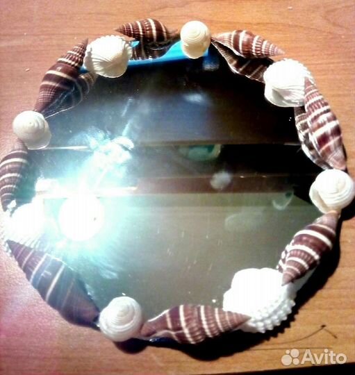 Зеркало в обрамлении ракушек