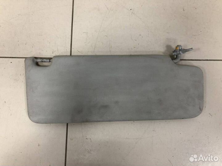 Козырек солнцезащитный внутри Skoda Rapid 2012-202