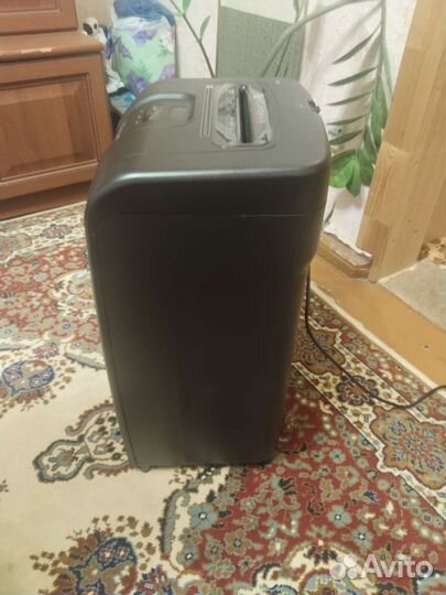 Уничтожитель бумаги шредер