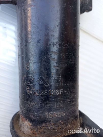 Стойки передние Рено дастер бу