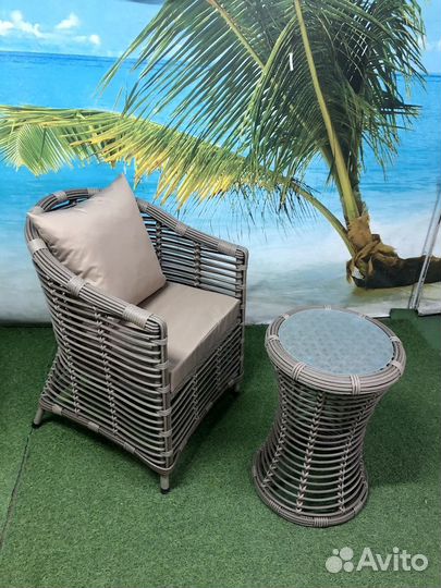 Кресло из искусственного ротанга