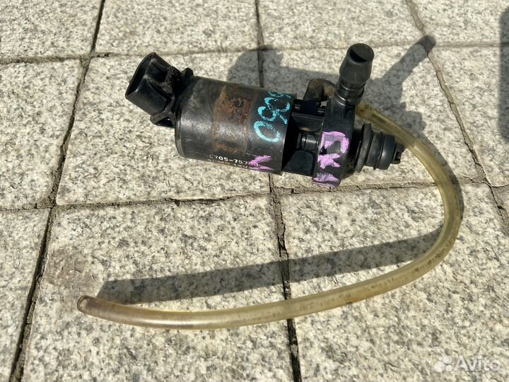 Насос омывателя фар Toyota Land Cruiser 100