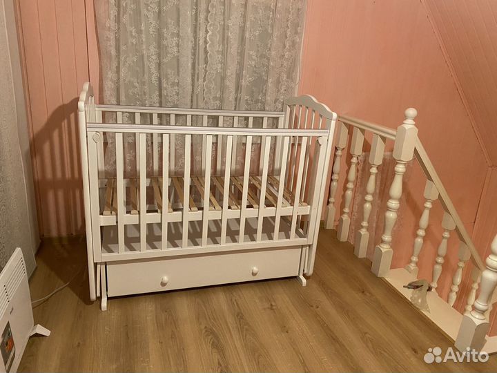 Кроватка с маятником