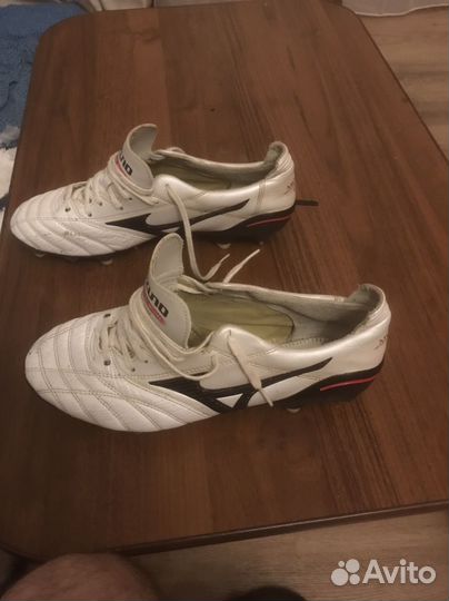 Футбольные бутсы мизуно