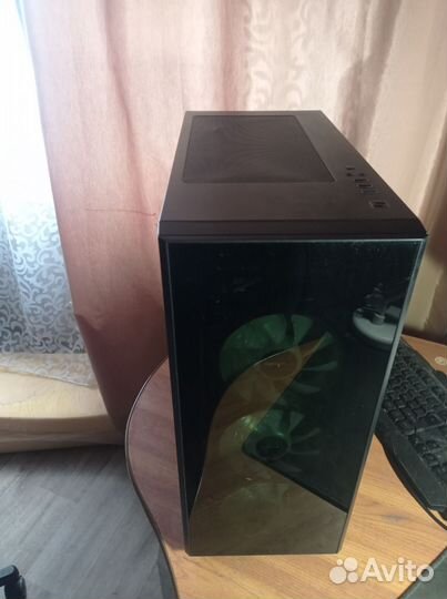 Игровой компьютер с монитором