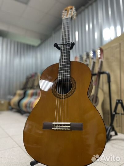Классическая гитара Yamaha