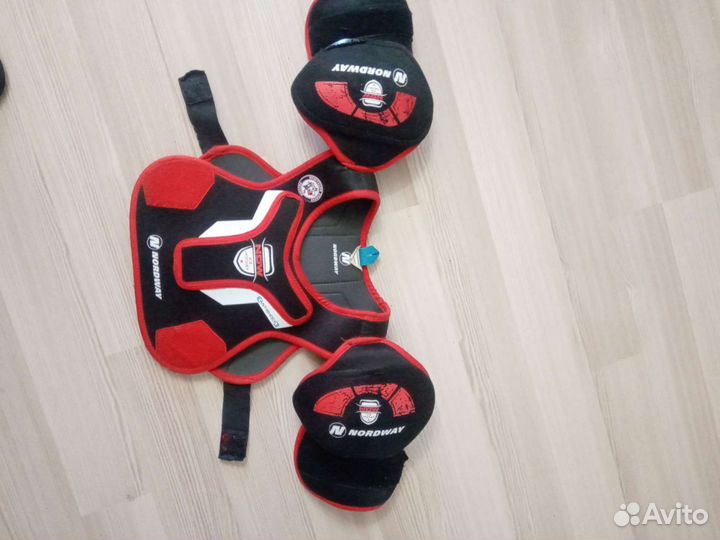 Нагрудник хоккейный