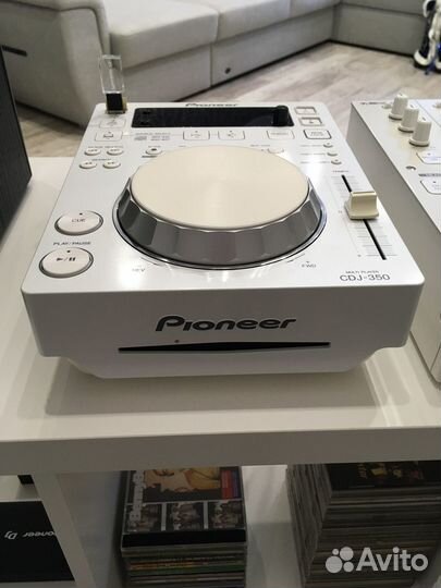 Pioneer 350 pack white
