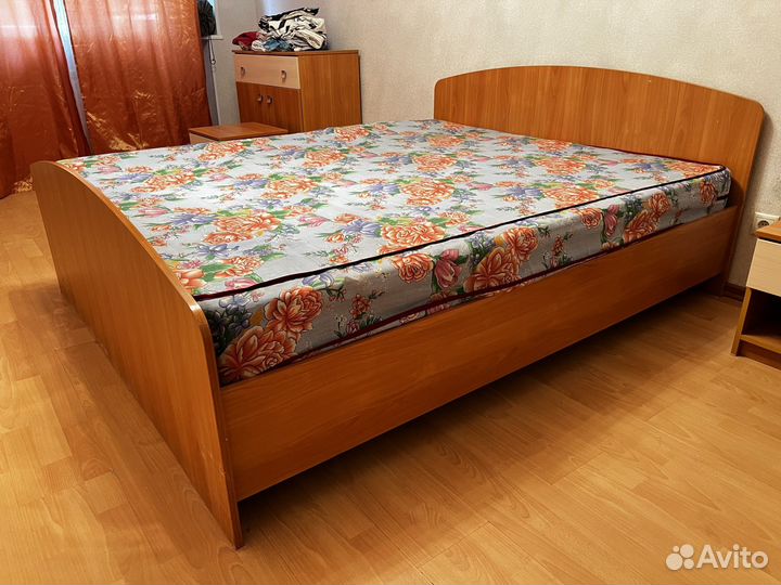 Кровать двухспальная 160 200 с матрасом
