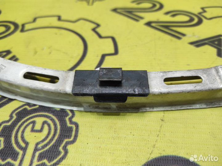 Планка под фары передняя правая Toyota Mark2