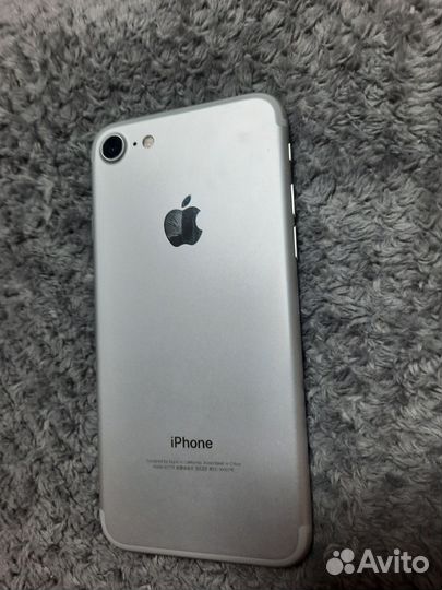 Телефон iPhone 7