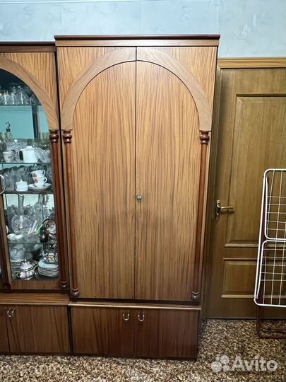 Шкаф с тумбой