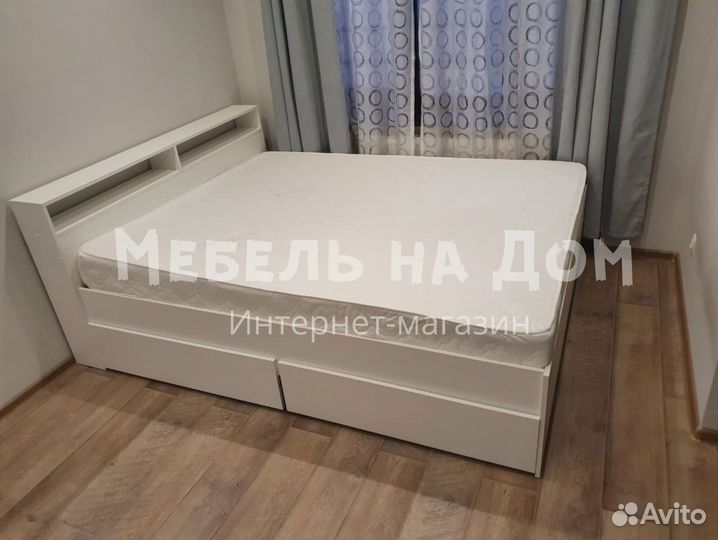 Кровать с матрасом