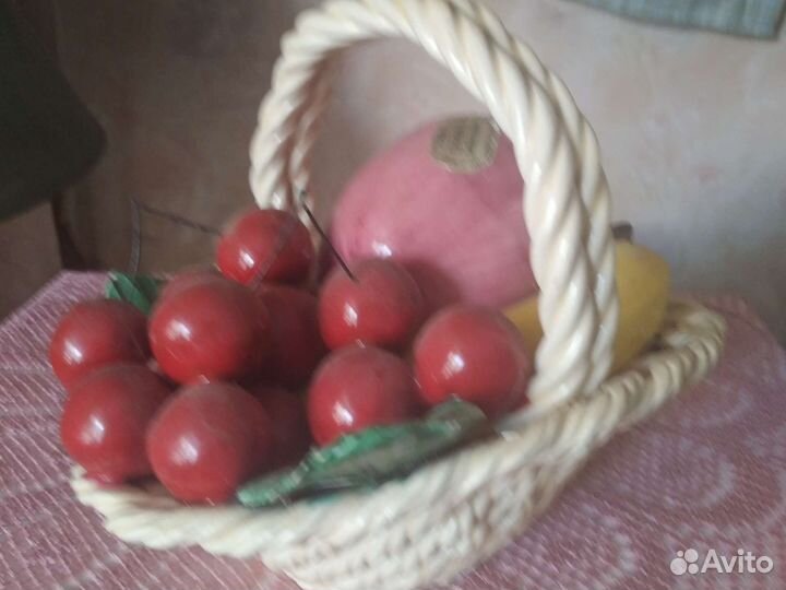 Корзинка с фруктами.Италия