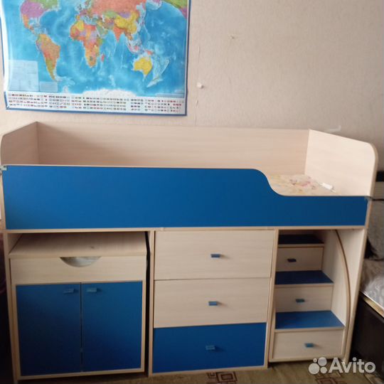 Детская кровать чердак со столом и шкафом бу