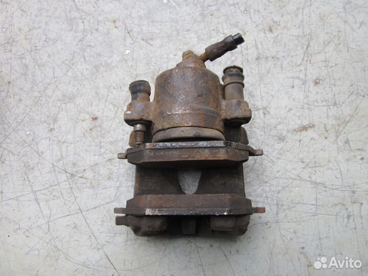 Суппорт передний правый Шкода Фабия