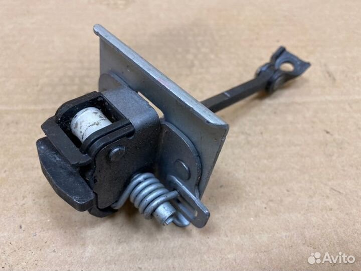 Ограничитель двери передний правый Peugeot 308 4A