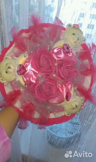 Букет из мягких игрушек и роз из фоамирана