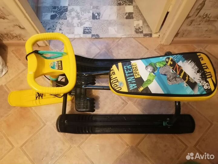 Детский снегокат с ручкой бу