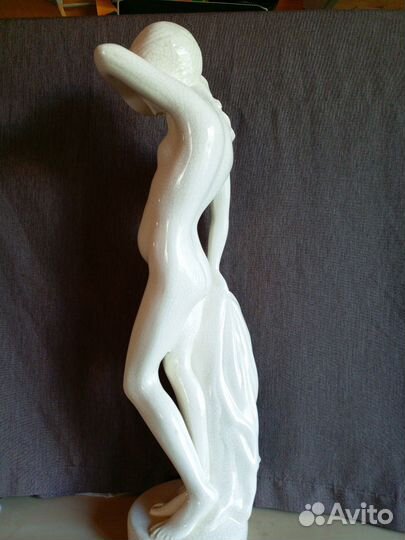 Статуэтка фарфор