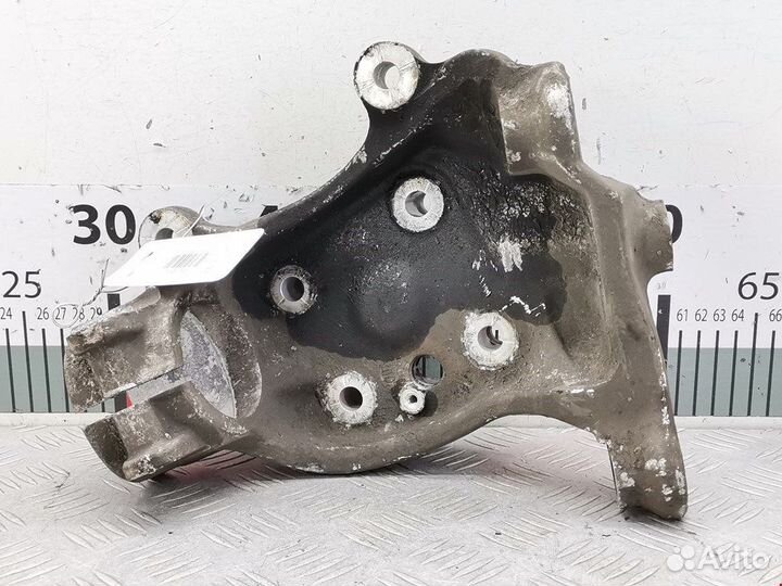 Кулак поворотный левый для BMW 7-Series (E65/E66)