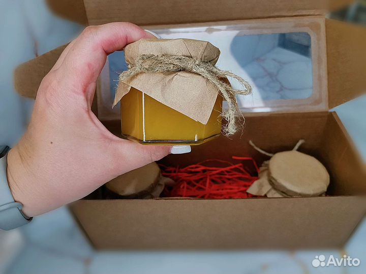 Подарочный набор (орехи, мед)