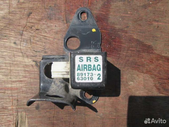 Датчик airbag правый Toyota Allion ZZT240 1ZZ-FE