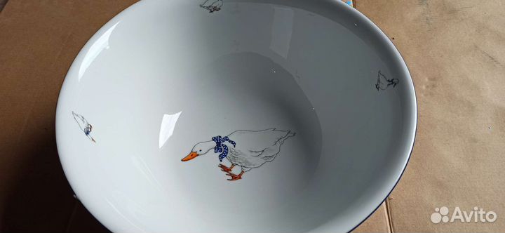 Салатник из фарфора.гуси.Чехия.большой