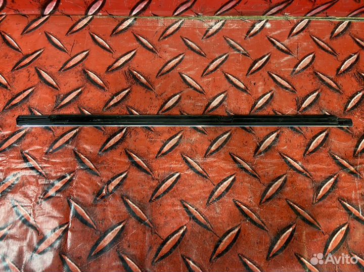 Бархотка стекла наружная задняя правая Mercedes C