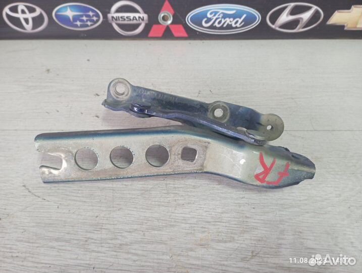 Петля капота передняя правая Skoda Octavia A5 BSF