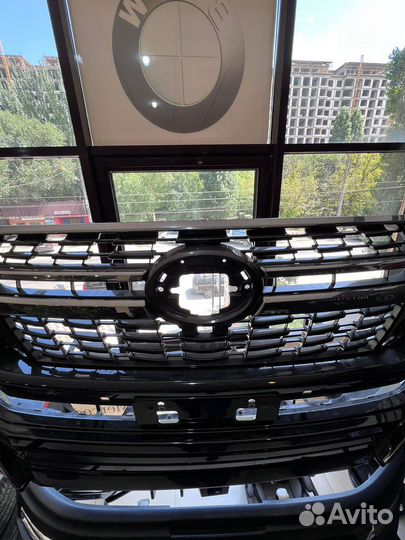 Решетка радиатора Toyota LC 200