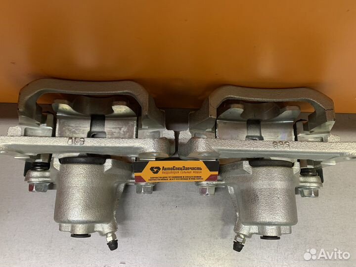 Суппорт задний левый Toyota Land Cruiser 200